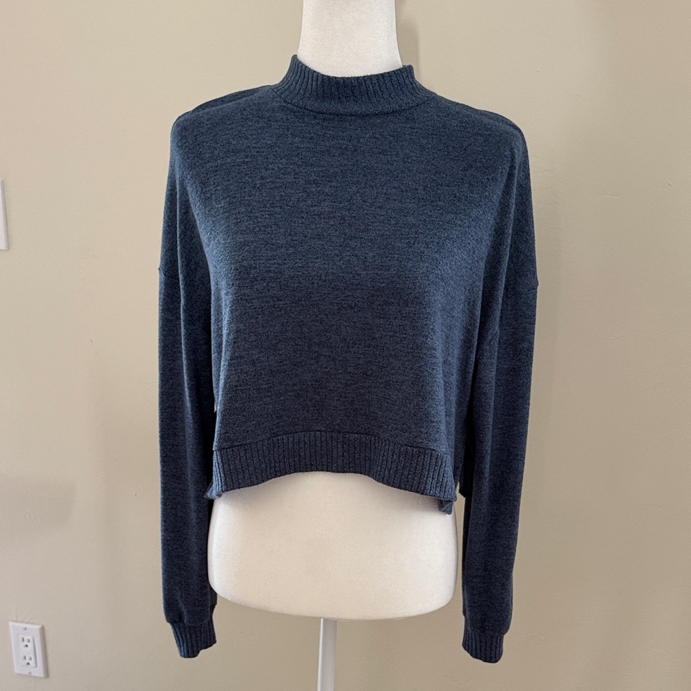 SO Women's Small Heathered Blue Short Soft Sweater
